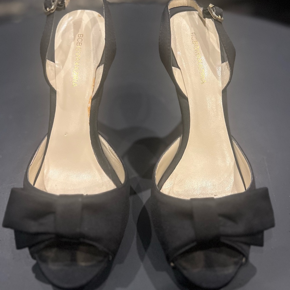 BCBGMaxAzria Black and Cream Heels with Open Toe Design